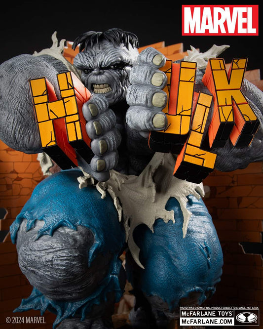 THE INCREDIBLE HULK 1:6 SCALE POSED FIGURE SCENE AND COMIC MCFARLANE