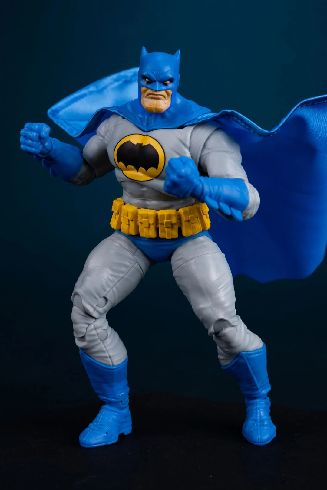 BATMAN THE DARK KNIGHT RETURN DC MULTIVERSE MCFARLANE